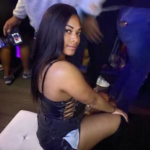 Meet your Posher, Michaela